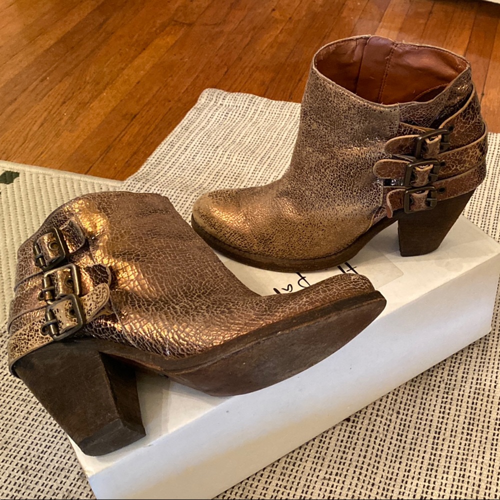 Schultz 7.5 Copper Gold foil Women's Ankle Boots